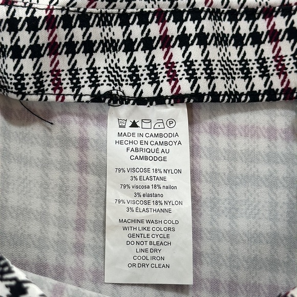 Michael KORS Pull On Stretch Pants. Ankle/Cropped. Black & Burgundy on White. SM - Picture 5 of 10